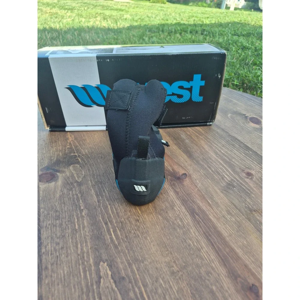 West Wetsuits 3mm Split Toe High Surf Booties Black Blue Size 5 4MB002BLCK GBS